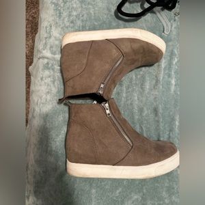 10W Sneaker Wedge